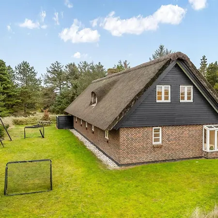 Prázdninový dům Thomine - 1-5km From The Sea By Interhome